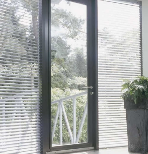 Automatic venetian blinds