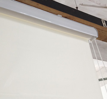 Motorised roller shade with cassette